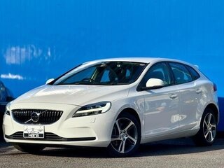 2018 Volvo V40 II Рестайлинг, белый, 1060060 рублей, вид 1