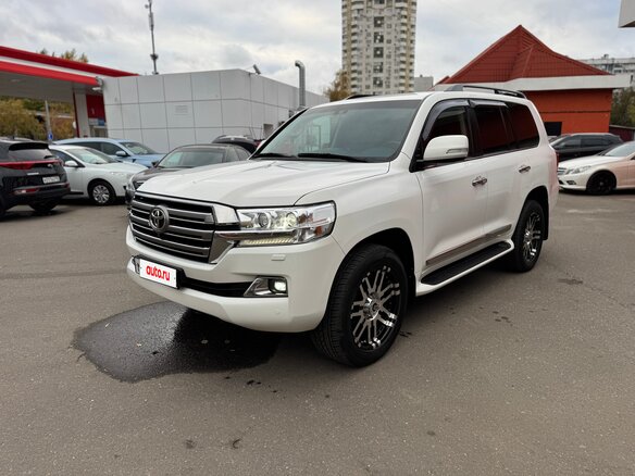 2015 Toyota Land Cruiser 200 Series Рестайлинг 2, белый, 5750000 рублей - вид 6