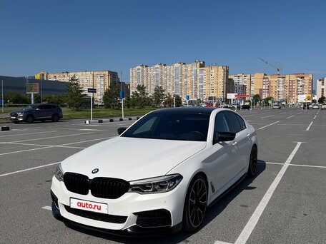 2019 BMW 5 серии 540i xDrive VII (G30/G31/G38), белый, 5300000 рублей, вид 2