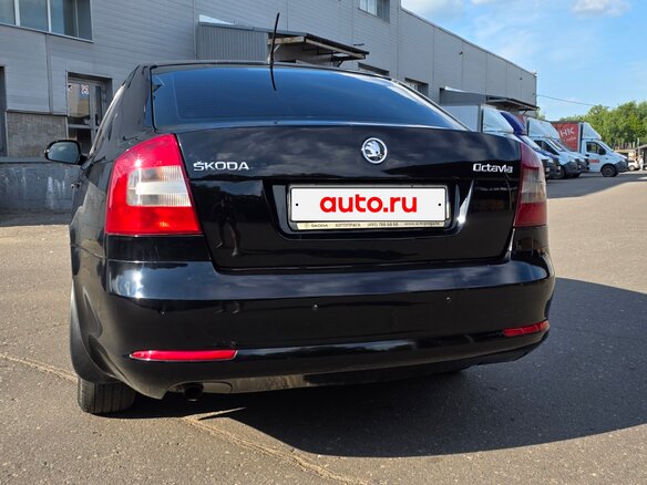 2013 Skoda Octavia II (A5) Рестайлинг, чёрный - вид 3