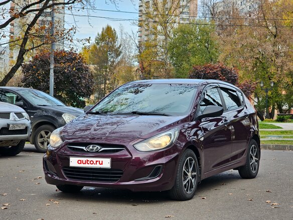 2013 Hyundai Solaris I, фиолетовый, 640000 рублей - вид 4