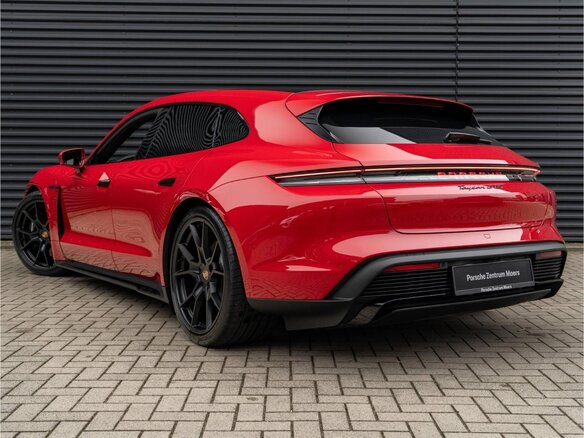 2026 Porsche Taycan GTS Sport Turismo I Рестайлинг, красный - вид 2