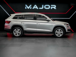 2021 Skoda Kodiaq I, серебристый, 3350000 рублей, вид 4