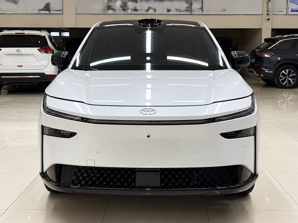 2026 Toyota bZ3X 58.3 kWh, белый, 2750002 рублей - вид 1