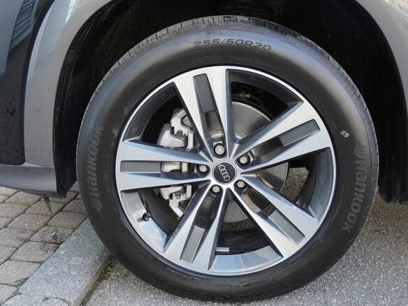 2026 Audi Q6 40 TFSI, чёрный, 7359000 рублей - вид 6