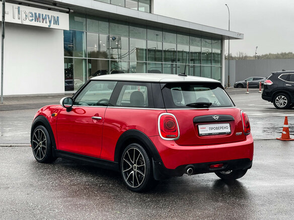 2018 Mini Hatch Cooper III (F55/F56) Рестайлинг, красный, 1819000 рублей - вид 6