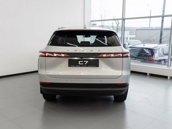 2026 Omoda C7, серебристый, 3299000 рублей - вид 5