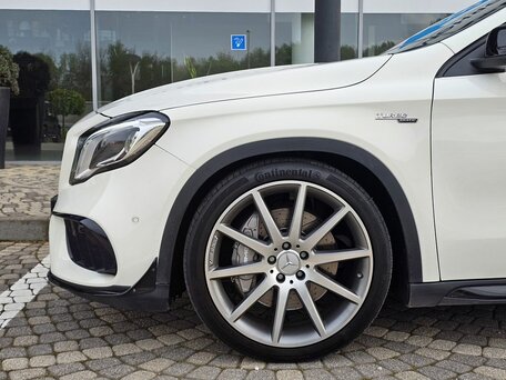 2017 Mercedes-Benz GLA AMG 45 AMG I (X156) Рестайлинг, белый, 3390000 рублей, вид 4