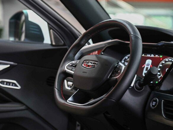 2023 Geely Tugella I Рестайлинг, белый, 2490000 рублей - вид 16