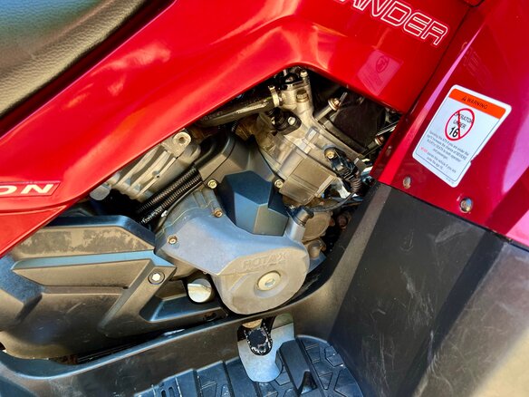 2009 BRP Can-Am Outlander 800, красный, 740000 рублей - вид 12