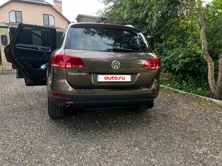 2010 Volkswagen Touareg II, чёрный, 2000000 рублей, вид 4
