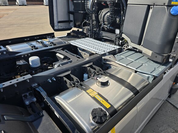 2026 Volvo FH 540, серебристый, 26000000 рублей - вид 7