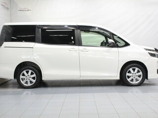 2014 Toyota Voxy III (R80), белый, 1679000 рублей, вид 3