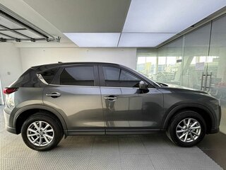 2025 Mazda CX-5 II Рестайлинг, серый, 3540000 рублей, вид 4