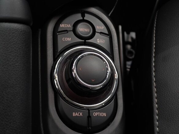 2022 Mini Hatch Cooper III (F55/F56) Рестайлинг 2, чёрный, 1726000 рублей - вид 14
