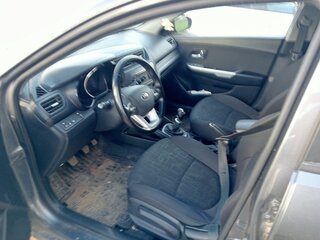 2013 Kia Rio 5-speed III, серый, 515000 рублей, вид 4