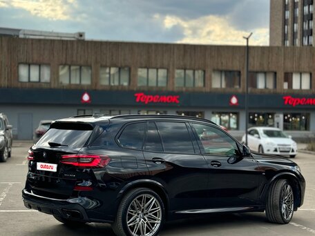 2020 BMW X5 30d IV (G05/G18), чёрный, 6690000 рублей, вид 4