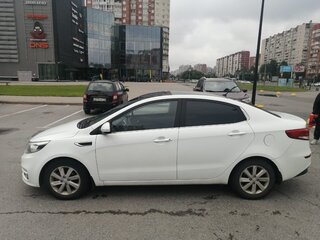 2016 Kia Rio III Рестайлинг, белый, 580000 рублей, вид 4
