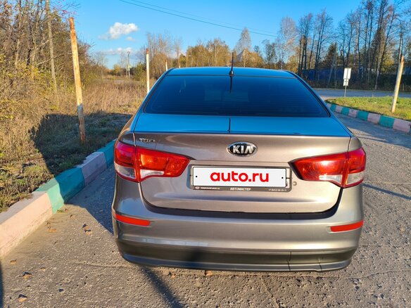 2016 Kia Rio III Рестайлинг, серый - вид 3
