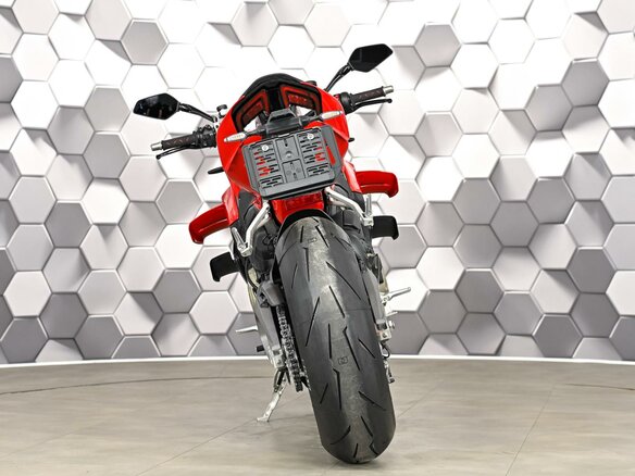 2025 Ducati Streetfighter V4, красный - вид 5