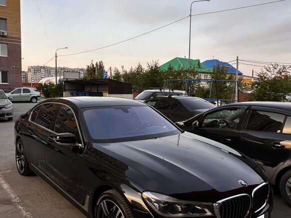 2017 BMW 7 серии Long 750Li xDrive VI (G11/G12), чёрный, 4000000 рублей