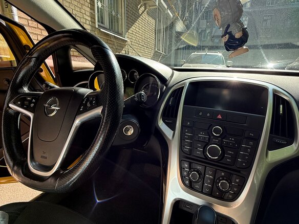 2014 Opel Astra GTC J Рестайлинг, жёлтый - вид 13