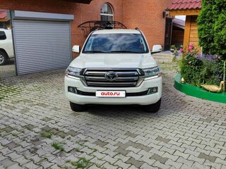 2016 Toyota Land Cruiser 200 Series Рестайлинг 2, белый, 8200000 рублей, вид 2