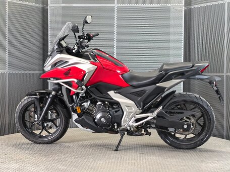 2021 Honda NC 750X, красный, 945000 рублей, вид 5