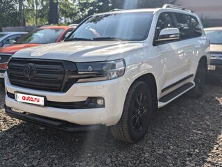 2017 Toyota Land Cruiser 200 Series Рестайлинг 2, белый, 5015000 рублей, вид 3