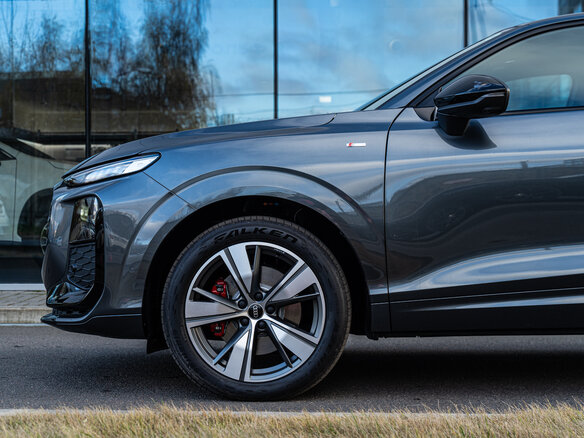 2026 Audi Q3 Sportback TFSI III (FJ), серый, 7499000 рублей - вид 25