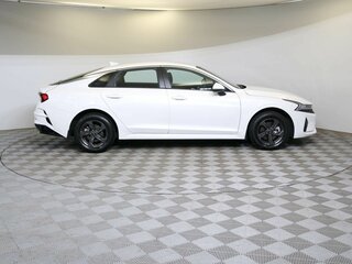 2021 Kia K5 III, белый, 2395000 рублей, вид 4