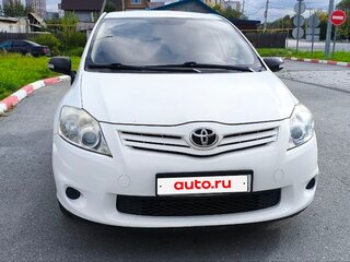 2011 Toyota Auris I Рестайлинг, белый, 950000 рублей, вид 1