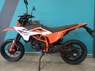 2026 KTM 390 SMC R, оранжевый, 749000 рублей, вид 2