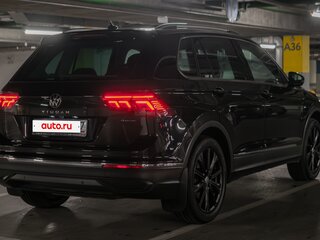 2021 Volkswagen Tiguan II Рестайлинг, чёрный, 2600000 рублей, вид 4