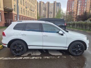2015 Volkswagen Touareg II Рестайлинг, белый, 1800000 рублей, вид 2