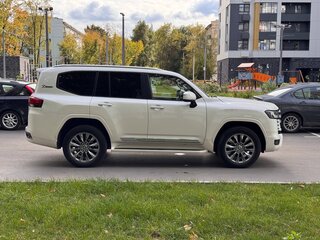 2022 Toyota Land Cruiser 300 Series, белый, 11700000 рублей, вид 4