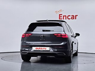 2022 Volkswagen Golf VIII, серый, 1990000 рублей, вид 4