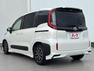 2023 Toyota Sienta III, белый, 1330000 рублей, вид 3