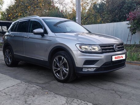 2017 Volkswagen Tiguan II, серебристый, 1850000 рублей, вид 3
