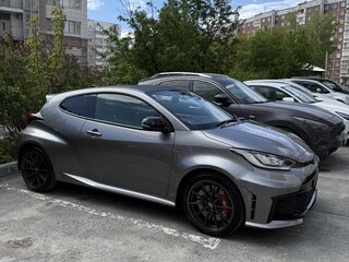 2024 Toyota Yaris IV Рестайлинг, серый, 4950000 рублей, вид 1