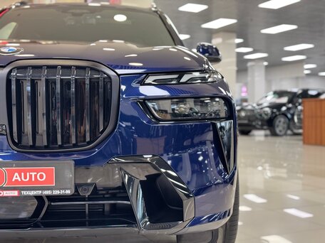 2023 BMW X7 40i I (G07) Рестайлинг, синий, 12701000 рублей, вид 4