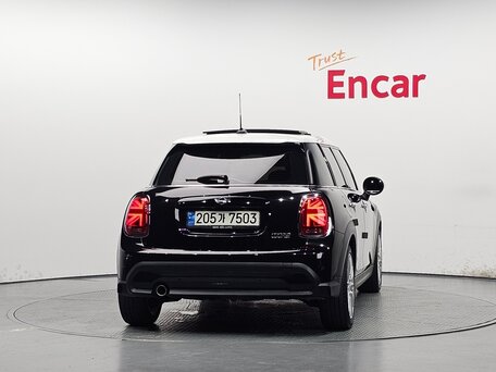 2022 Mini Hatch Cooper III (F55/F56) Рестайлинг 2, чёрный, 1795000 рублей, вид 4