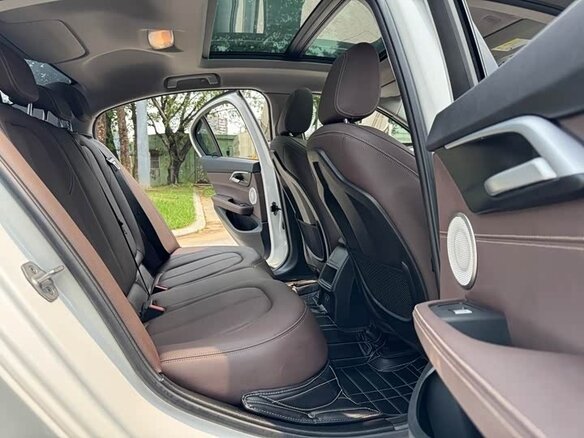 2022 BMW 1 серии 120i III (F52) Рестайлинг, белый - вид 11