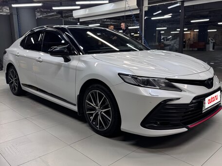 2021 Toyota Camry VIII (XV70) Рестайлинг, белый, 2650000 рублей, вид 4