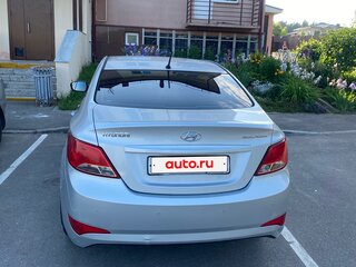 2014 Hyundai Solaris I Рестайлинг, серебристый, 825000 рублей, вид 3
