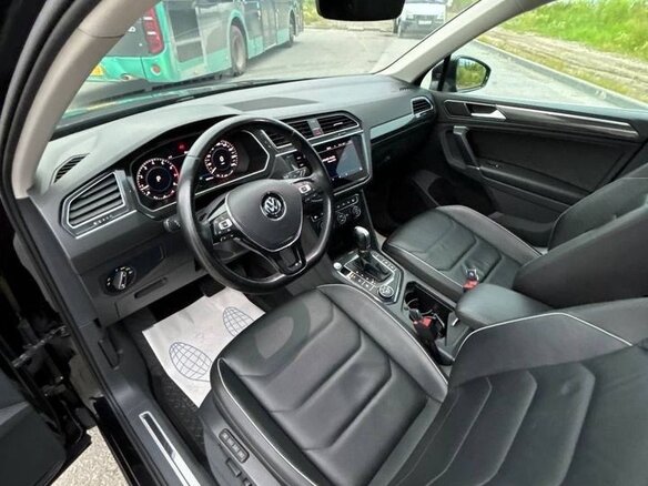 2017 Volkswagen Tiguan II, чёрный, 3440000 рублей - вид 24