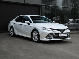 2019 Toyota Camry VIII (XV70), белый, 2700000 рублей, вид 3