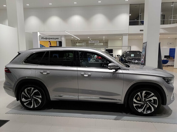 2023 Geely Monjaro I, серый, 3326000 рублей - вид 3