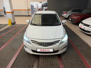 2015 Hyundai Solaris I Рестайлинг, белый, 990000 рублей, вид 3