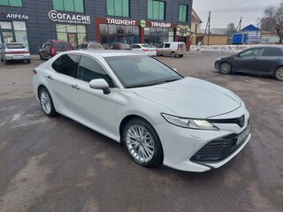 2020 Toyota Camry VIII (XV70), белый, 2750000 рублей, вид 2